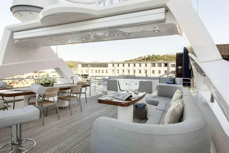  Yacht Photos Pics 2012 Sunseeker 40m Yacht - Image 3