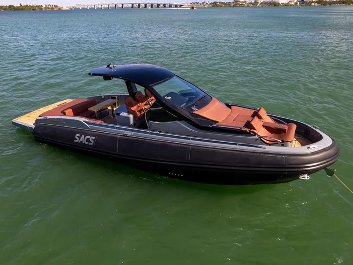 B-offline Yacht Photos Pics 