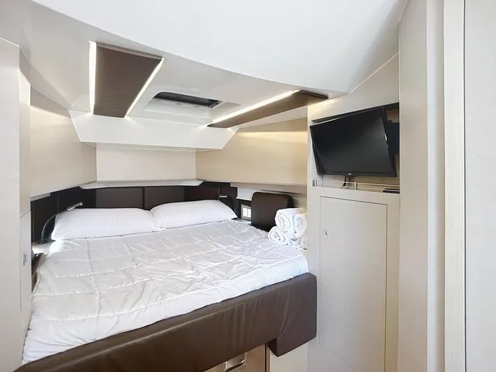 B-offline Yacht Photos Pics Luxurious cabin interior of 2019 SACS Rebel 40 yacht with bed and TV.