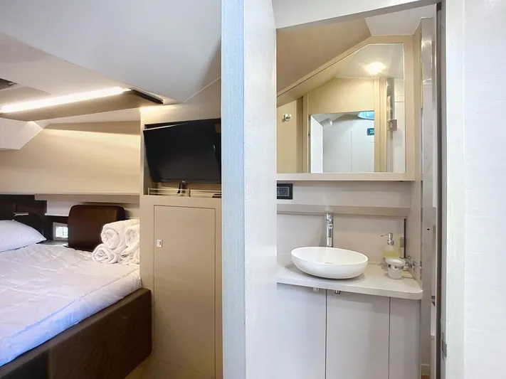 B-offline Yacht Photos Pics Luxurious interior of 2019 SACS Rebel 40 yacht with bedroom and bathroom amenities.