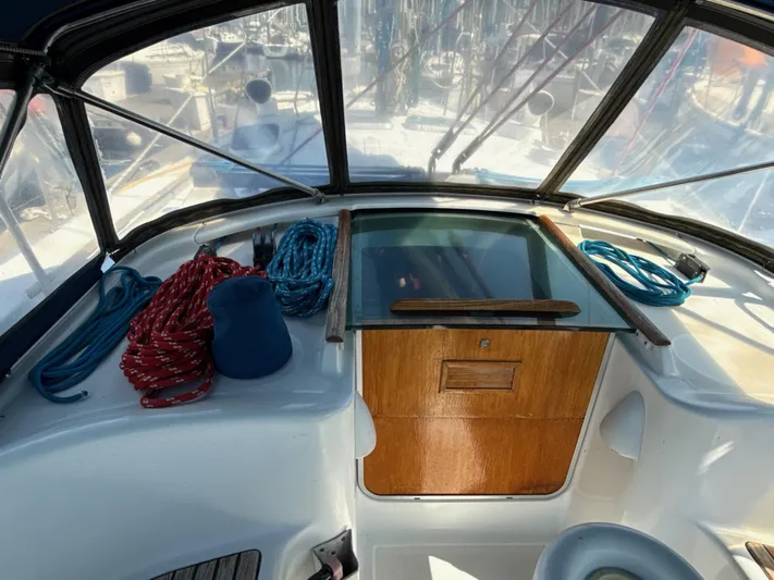 Gonzo Yacht Photos Pics Cockpit of 1997 Beneteau 50 sailboat with ropes and wooden hatch.
