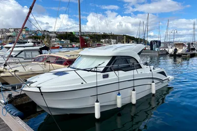 2019 Beneteau Antares 8