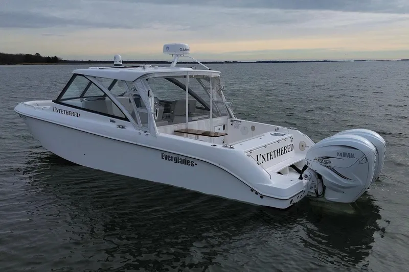 Untethered Yacht Photos Pics 2020 Everglades 340 Dual Console boat on water, featuring Yamaha engines.