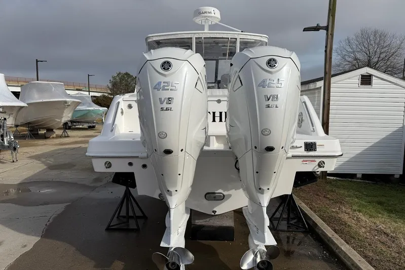 Untethered Yacht Photos Pics 2020 Everglades 340 Dual Console boat with twin Yamaha 425 V8 engines.