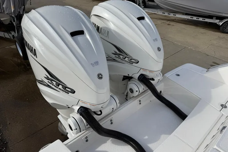 Untethered Yacht Photos Pics Twin Yamaha XTO V8 outboard engines on 2020 Everglades 340 Dual Console boat.