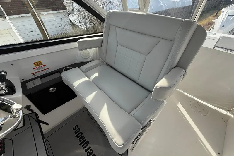 Untethered Yacht Photos Pics Luxury seating on 2020 Everglades 340 Dual Console boat, featuring sleek design and comfort.
