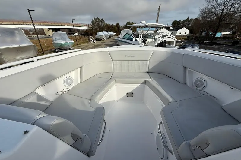 Untethered Yacht Photos Pics 2020 Everglades 340 Dual Console boat interior with spacious seating and modern design.