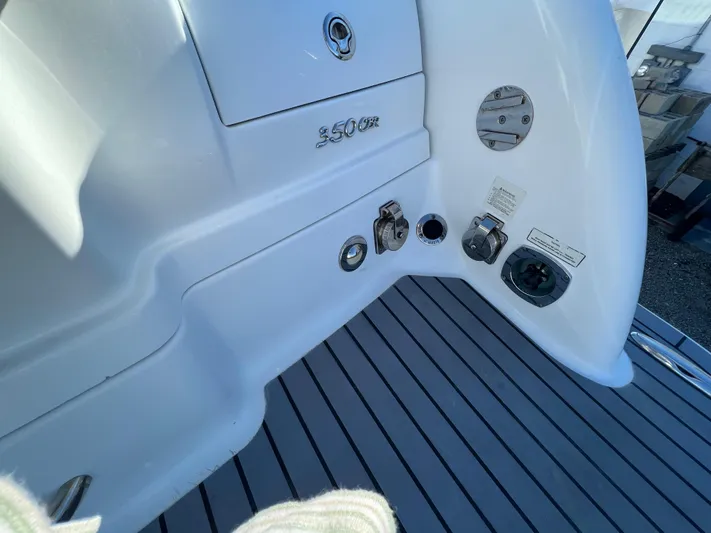  Yacht Photos Pics 2014 Formula 350 Crossover Bowrider boat deck with control panel and fittings.