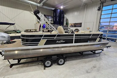 SunChaser Eclipse 8525 Entertainer