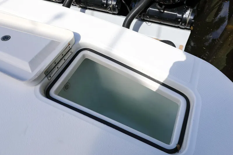 Grey Hull Yacht Photos Pics Livewell on a 2020 Regulator 41 boat, open lid, clean water inside.