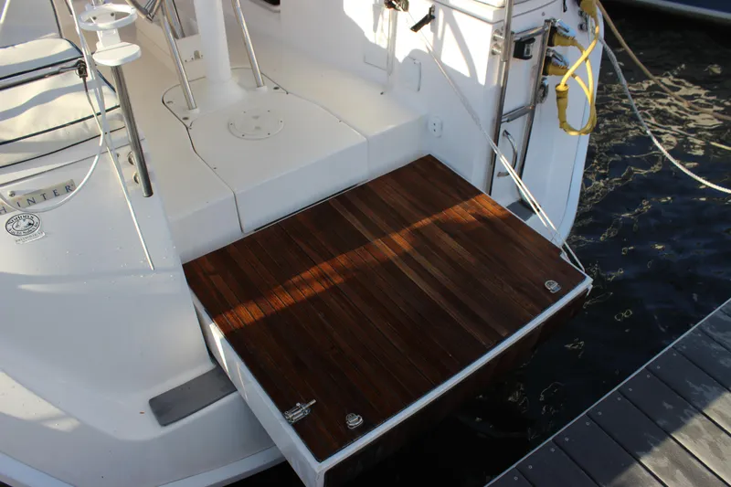  Yacht Photos Pics 2014 Hunter 33 yacht stern with wooden swim platform and dockside view.
