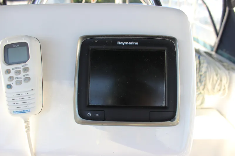  Yacht Photos Pics Raymarine display and Icom radio on 2014 Hunter 33 yacht dashboard.