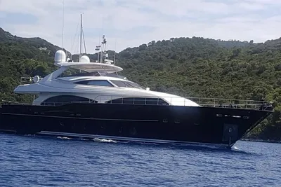 Ferretti Yachts 97 Customline