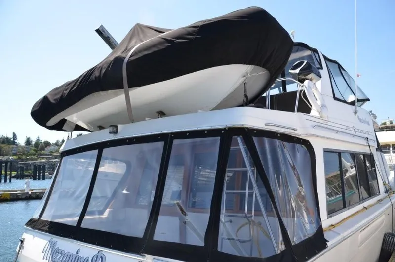 Mezzanine Round Yacht Photos Pics 