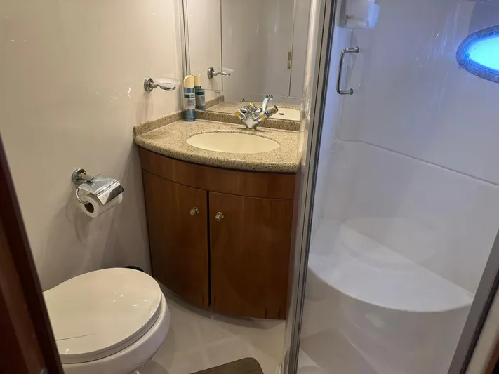  Yacht Photos Pics Bathroom interior of 2001 Carver 450 Voyager Pilothouse with sink, toilet, and shower.