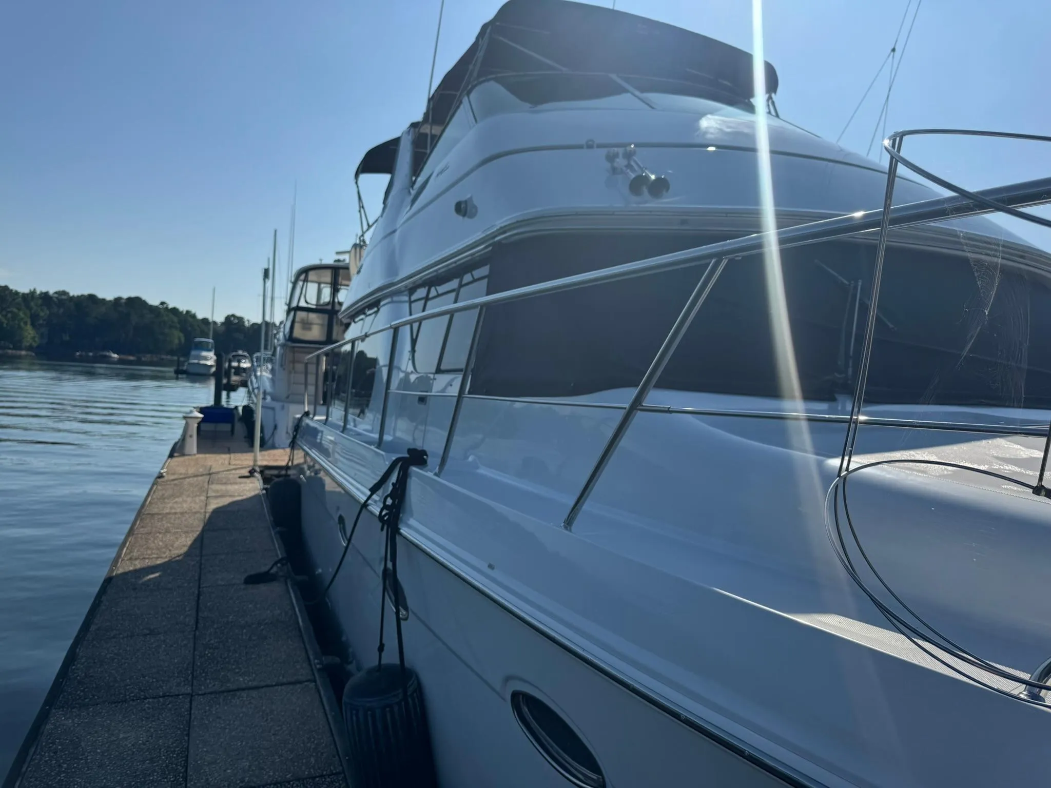 2001 Carver 450 Voyager Pilothouse yacht docked on a sunny day.