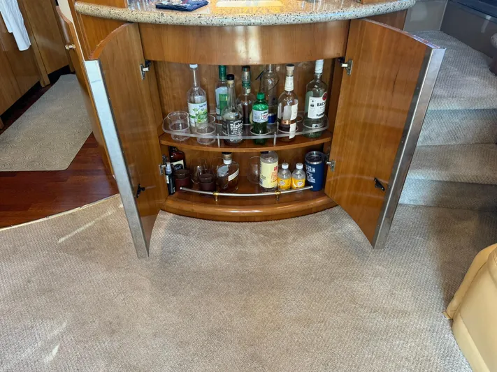  Yacht Photos Pics Open cabinet with liquor bottles and glasses on a 2001 Carver 450 Voyager Pilothouse yacht.