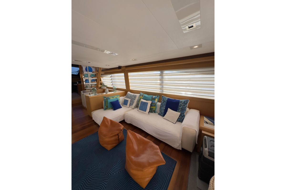 2010 Ferretti Yachts 81 