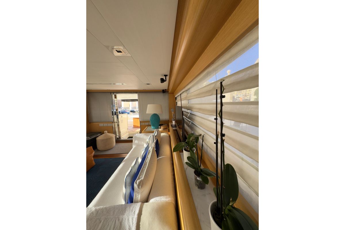 2010 Ferretti Yachts 81 