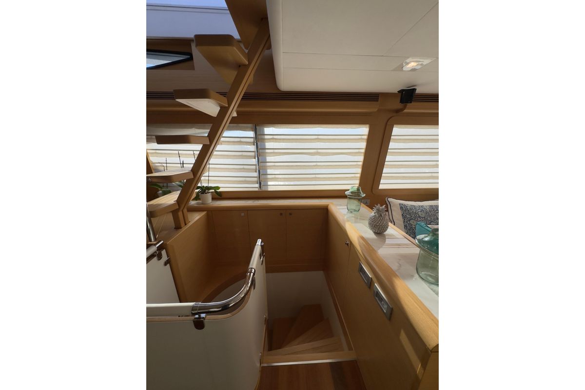 2010 Ferretti Yachts 81 