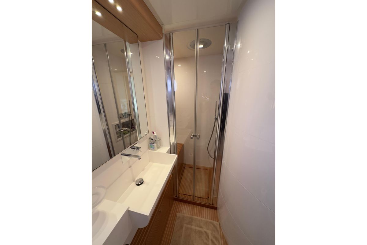 2010 Ferretti Yachts 81 