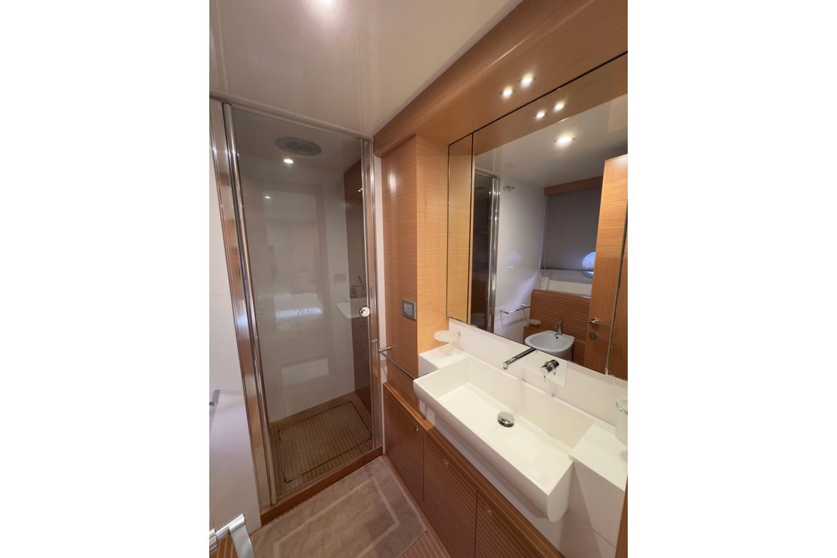 2010 Ferretti Yachts 81 