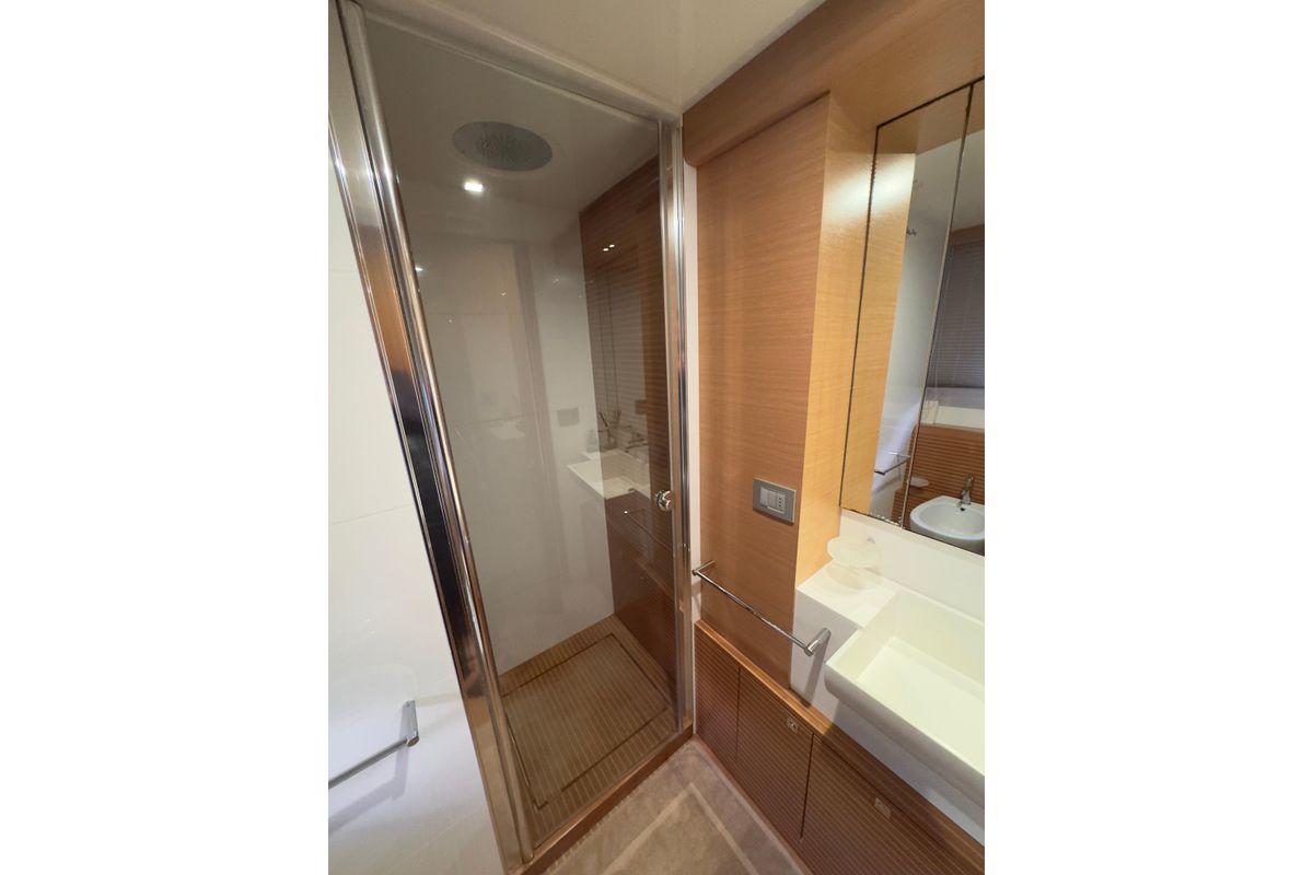 2010 Ferretti Yachts 81 