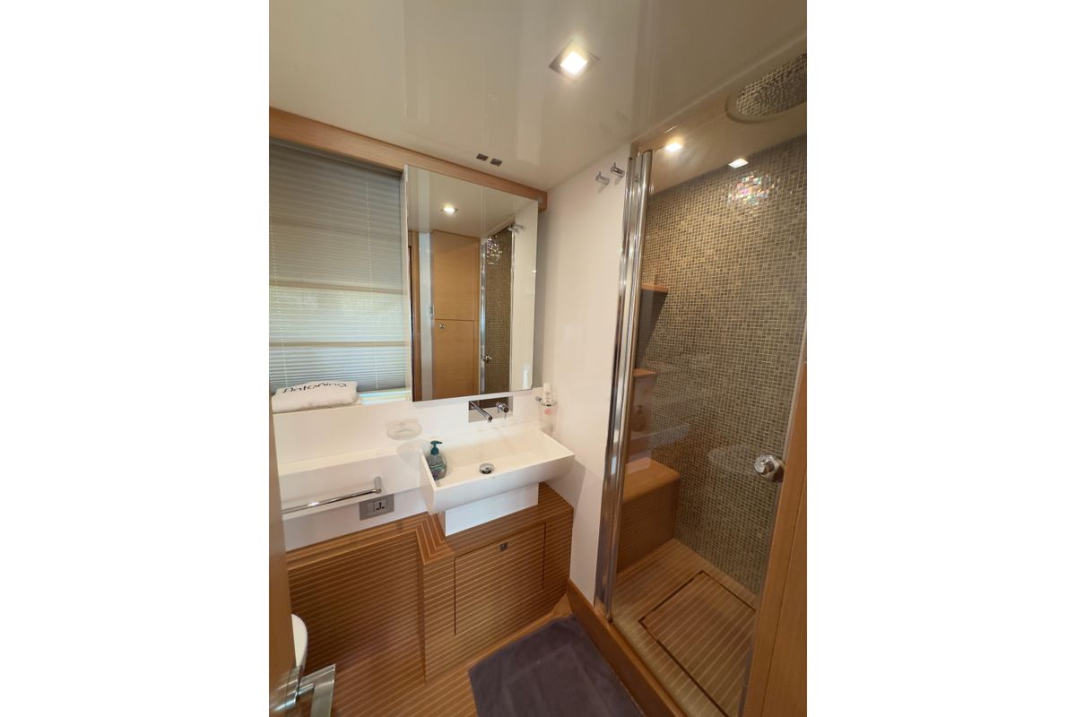 2010 Ferretti Yachts 81 