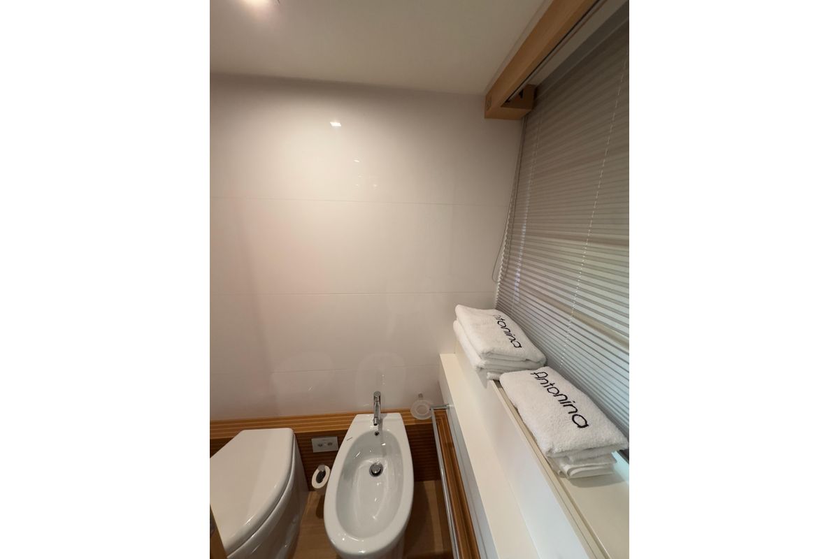 2010 Ferretti Yachts 81 