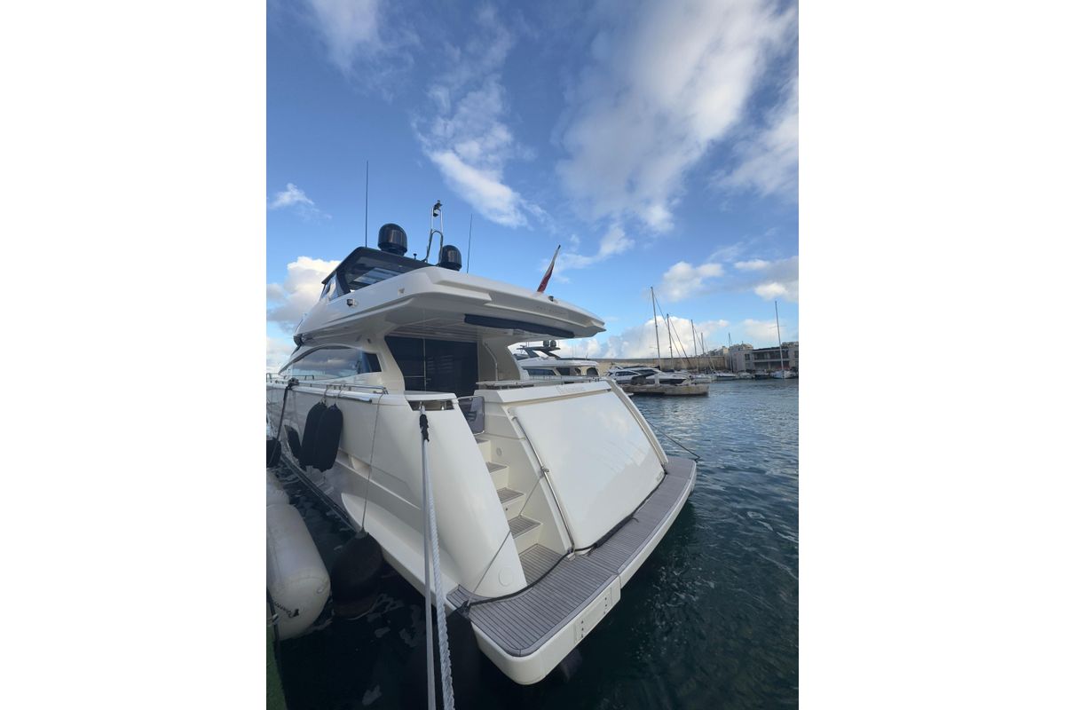 2010 Ferretti Yachts 81 