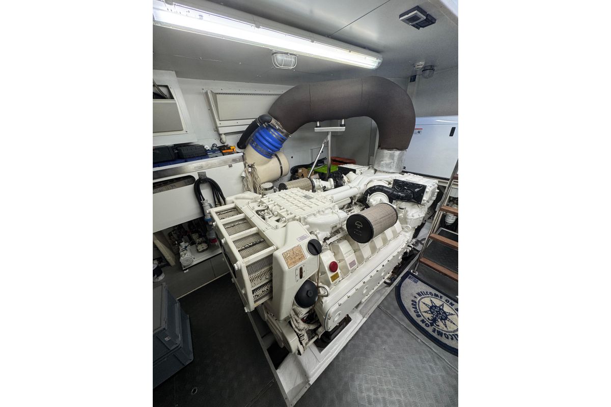 2010 Ferretti Yachts 81 