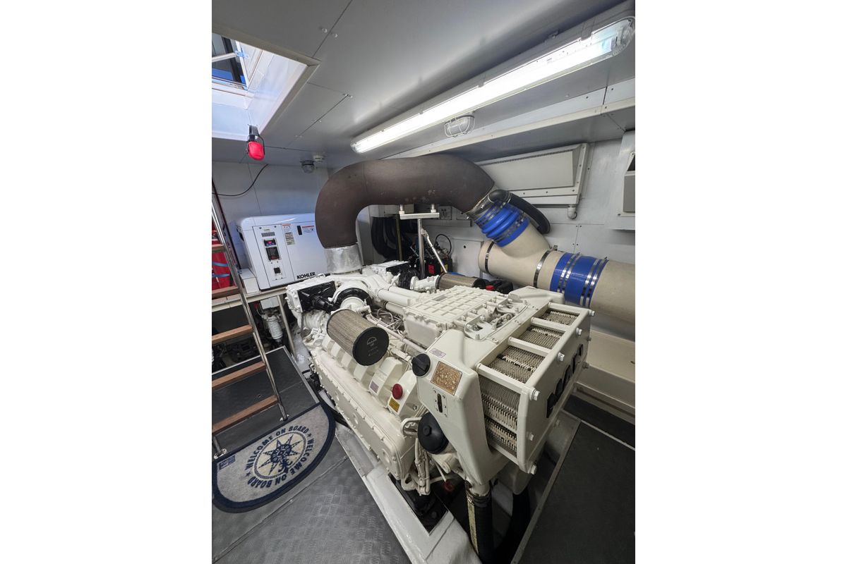 2010 Ferretti Yachts 81 