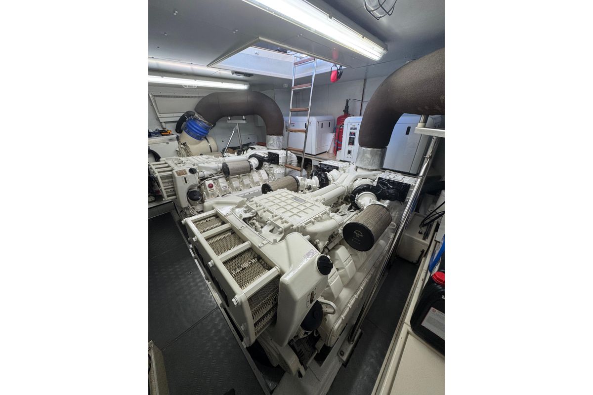 2010 Ferretti Yachts 81 