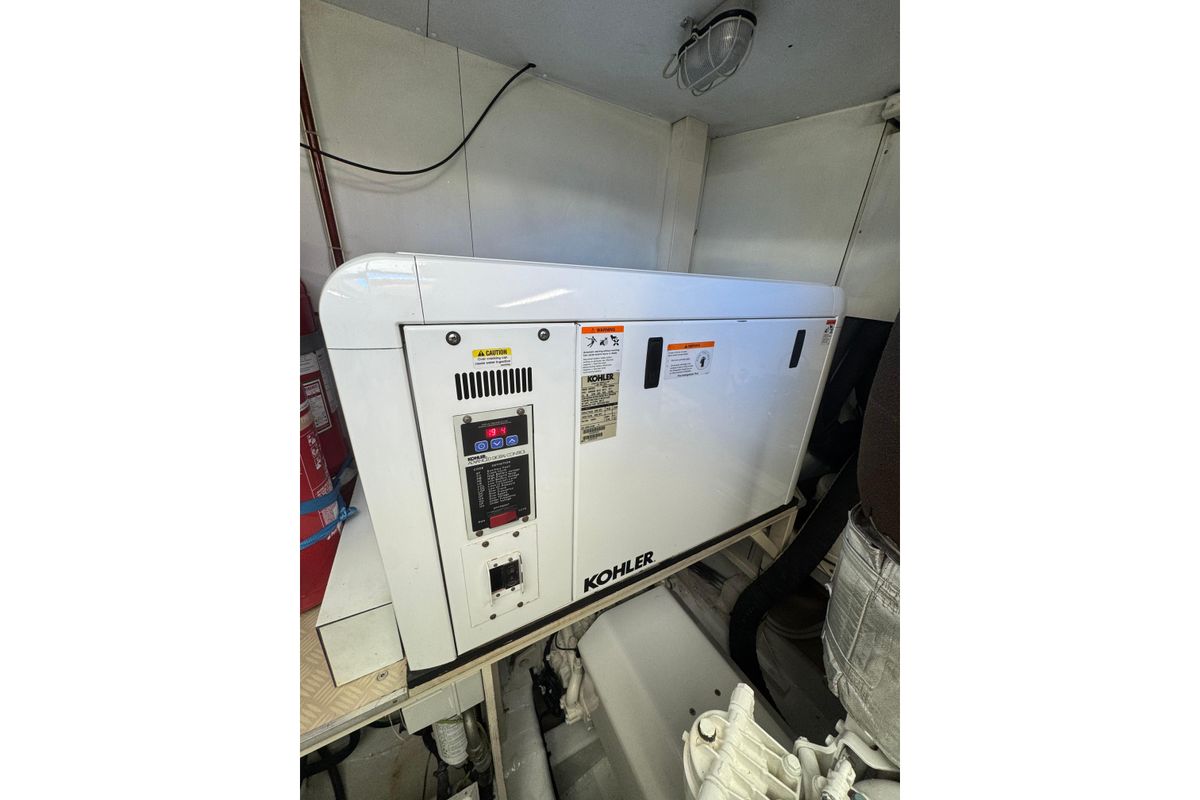 2010 Ferretti Yachts 81 