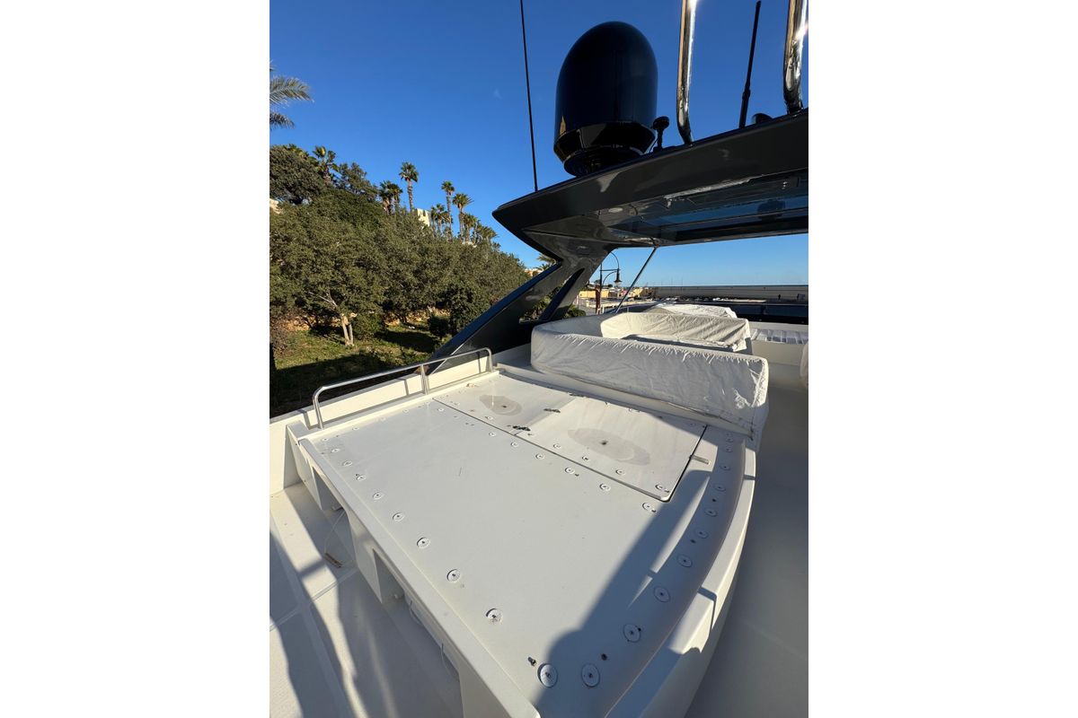 2010 Ferretti Yachts 81 