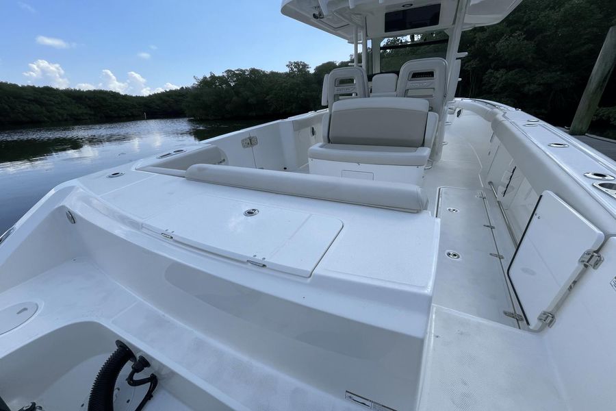 2024 Boston Whaler 330 Outrage