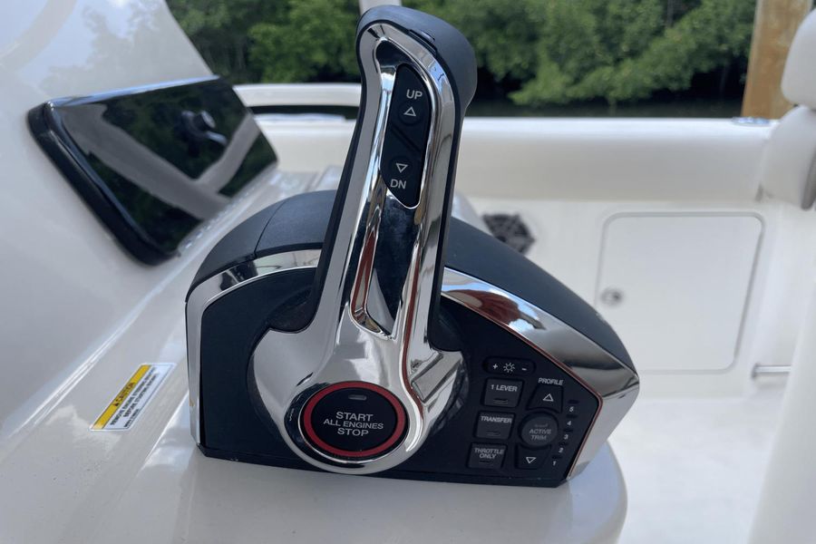 2024 Boston Whaler 330 Outrage