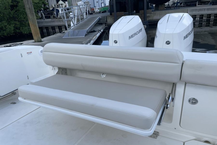 2024 Boston Whaler 330 Outrage