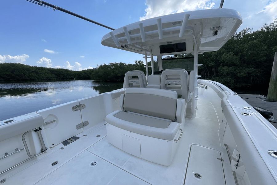 2024 Boston Whaler 330 Outrage