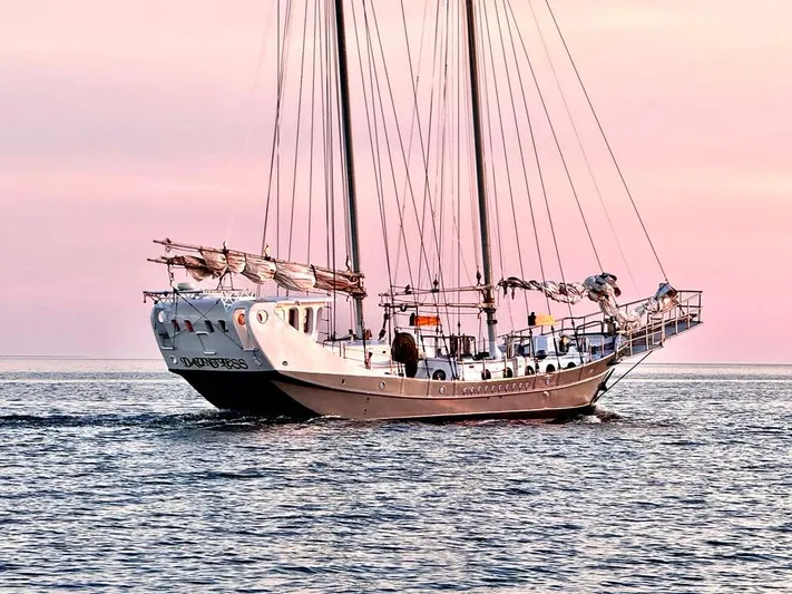 Dauntless Yacht Photos Pics 