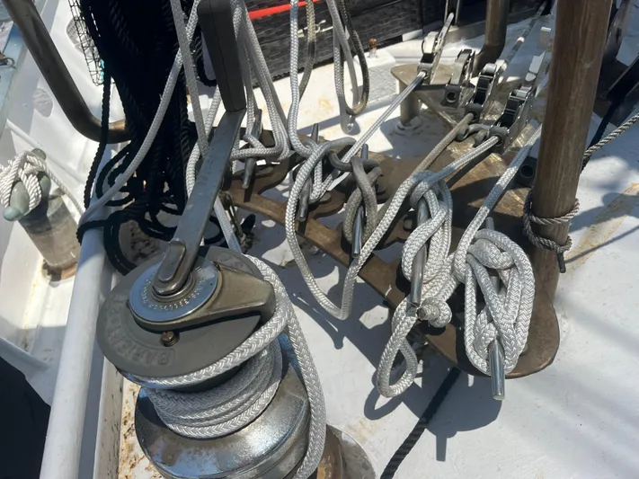 Dauntless Yacht Photos Pics Sailing boat deck with ropes and winch, Custom model, 1990.