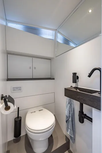 Virtus Yacht Photos Pics Modern bathroom in 2022 Steeler B50 AQUAZEN yacht, featuring sleek fixtures and minimalist design.