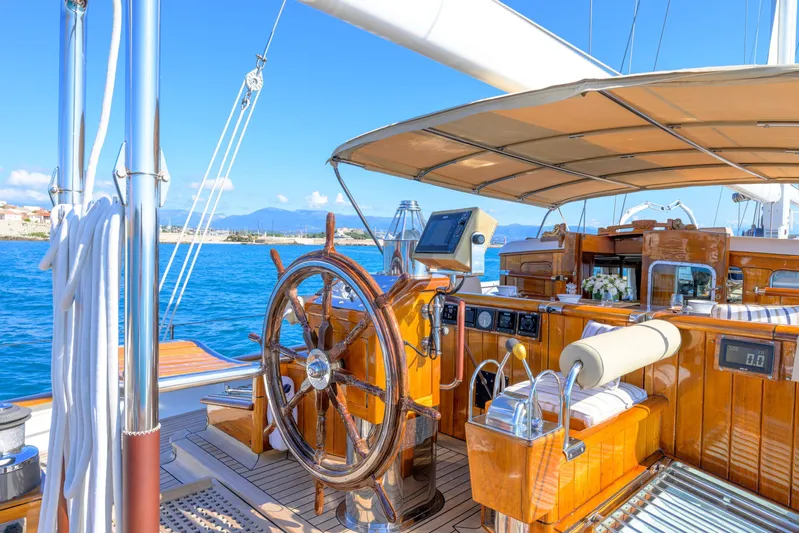 Sss Gloria Yacht Photos Pics Steering