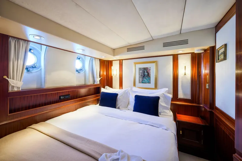 Sss Gloria Yacht Photos Pics VIP cabin