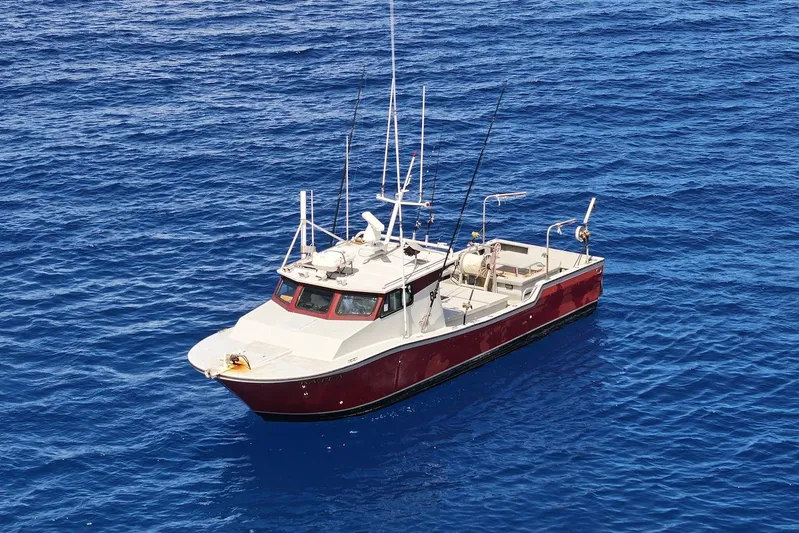  Yacht Photos Pics Custom Hoku 40 boat, 2018 model, floating on clear blue ocean waters.