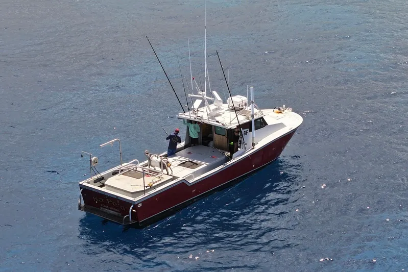  Yacht Photos Pics Custom Hoku 40 boat from 2018 on open water, featuring fishing equipment.