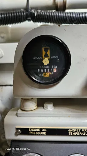 Dolce Vita Yacht Photos Pics Service meter on a 1999 Sea Ray 540 Sundancer showing 825 hours.