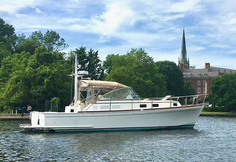 Lucy Yacht Photos Pics 