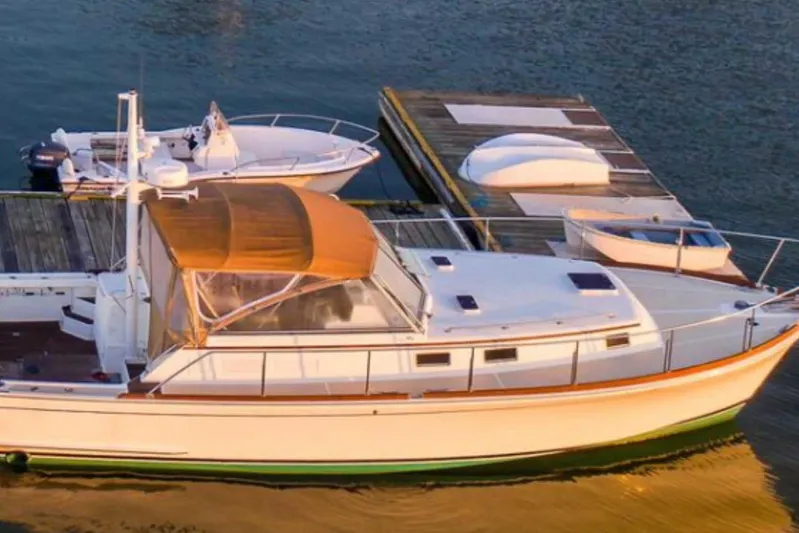 Lucy Yacht Photos Pics 