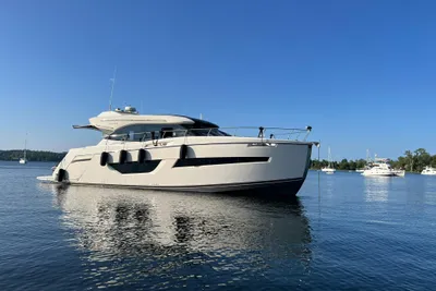 Carver C52 Coupe